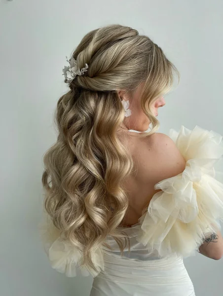 Romantic Half-Up Curls