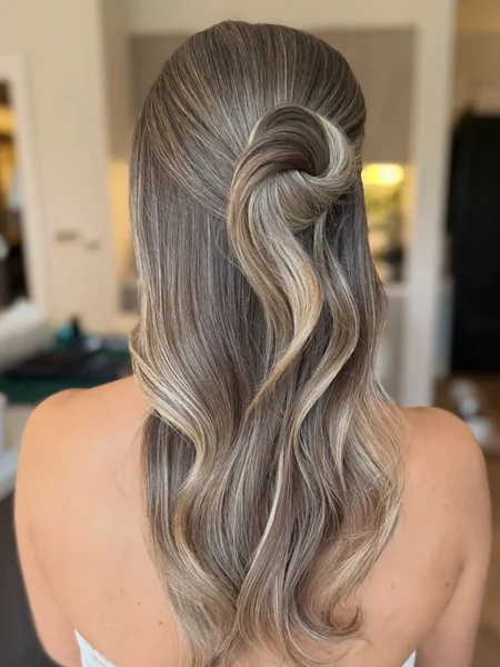 Sculpted Knot Half-Up