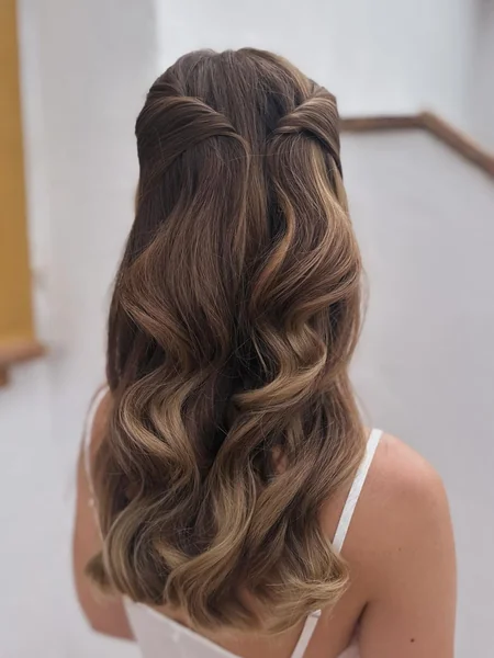 Twisted Half-Up Glam Waves