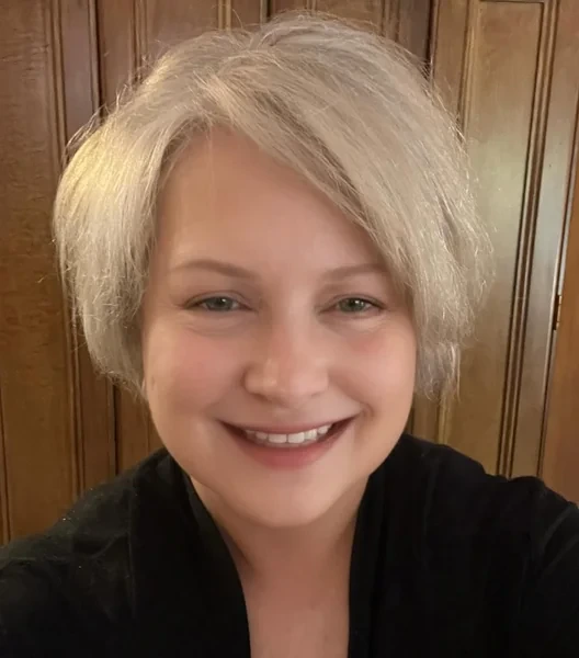 Chic Feathered Silver White Pixie Bob