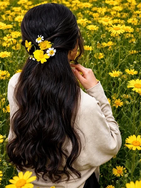 Easy Half Up Twist with Daisies