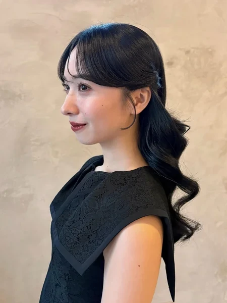 Japanese Half Up Wavy Hairstyle for Formal Wear