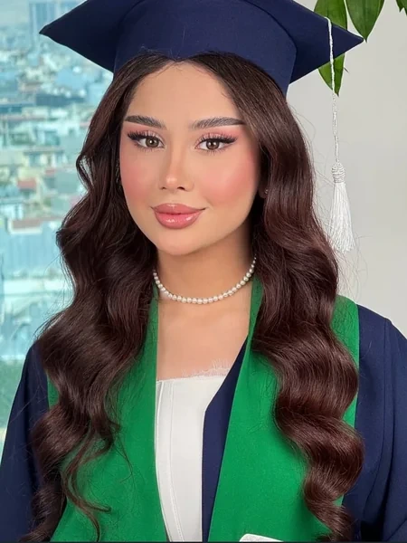 Long Wavy Hair Under Green Gown Cap