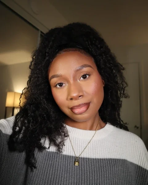 Loose Natural Curls with Side Part