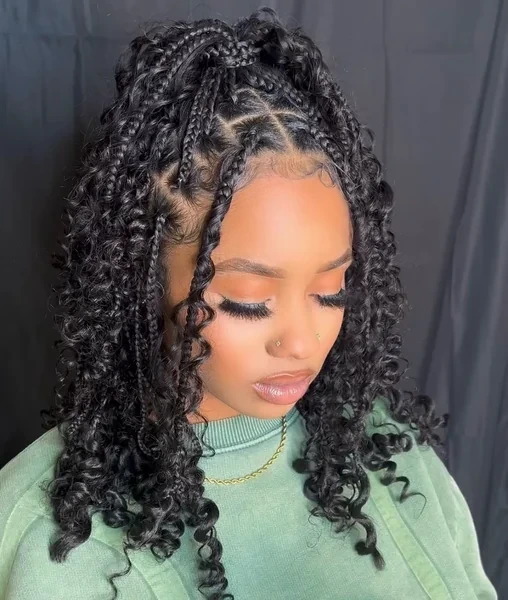 Short Knotless Braids with Curly Ends Half Up