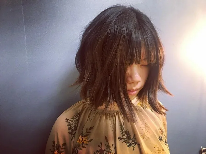 Voluminous Layered Bob with Dramatic Side Sweep